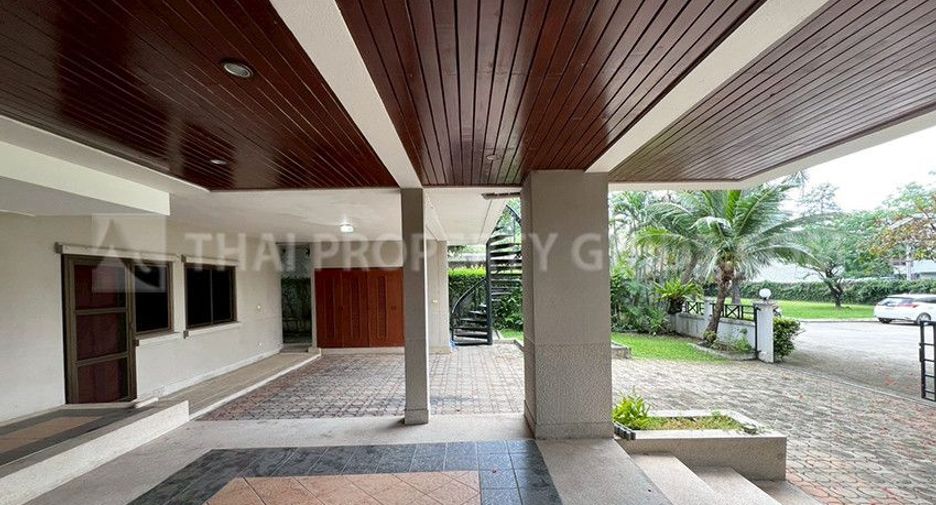 For rent 4 bedrooms house in Pak Kret, Nonthaburi