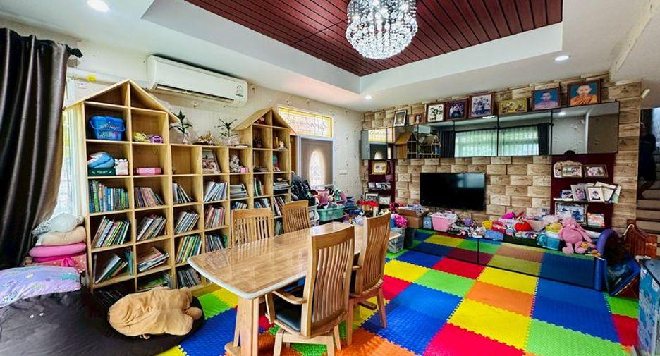 For sale 5 bedrooms house in Si Racha, Chonburi