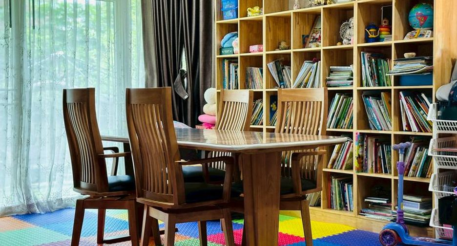 For sale 5 bedrooms house in Si Racha, Chonburi