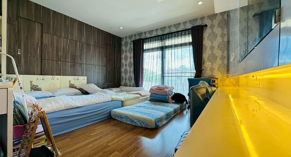 For sale 5 bedrooms house in Si Racha, Chonburi