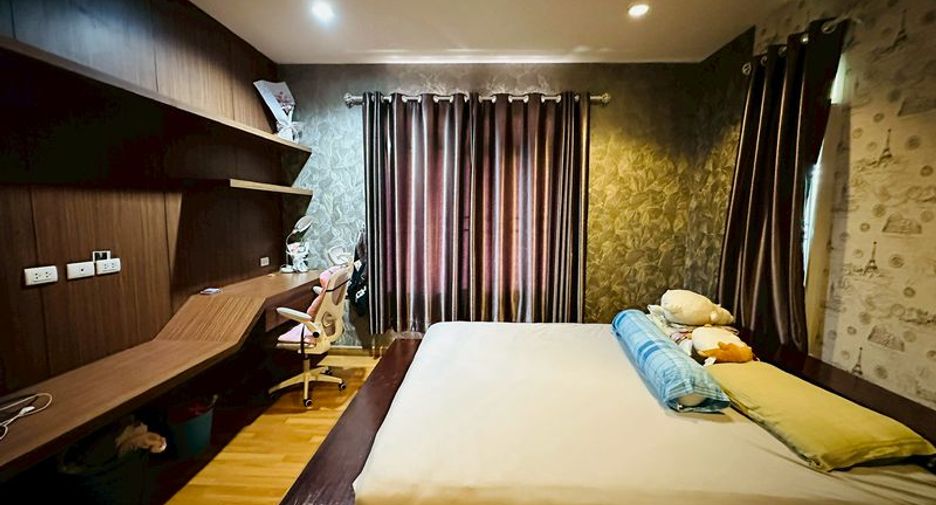 For sale 5 bedrooms house in Si Racha, Chonburi