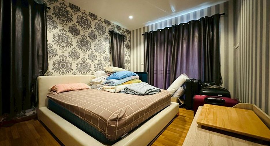For sale 5 bedrooms house in Si Racha, Chonburi