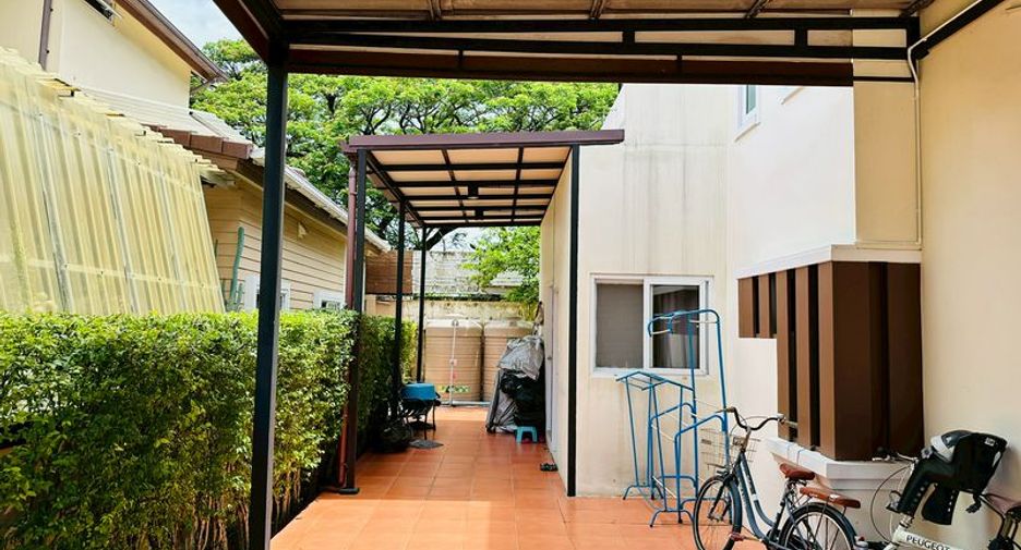 For sale 5 bedrooms house in Si Racha, Chonburi