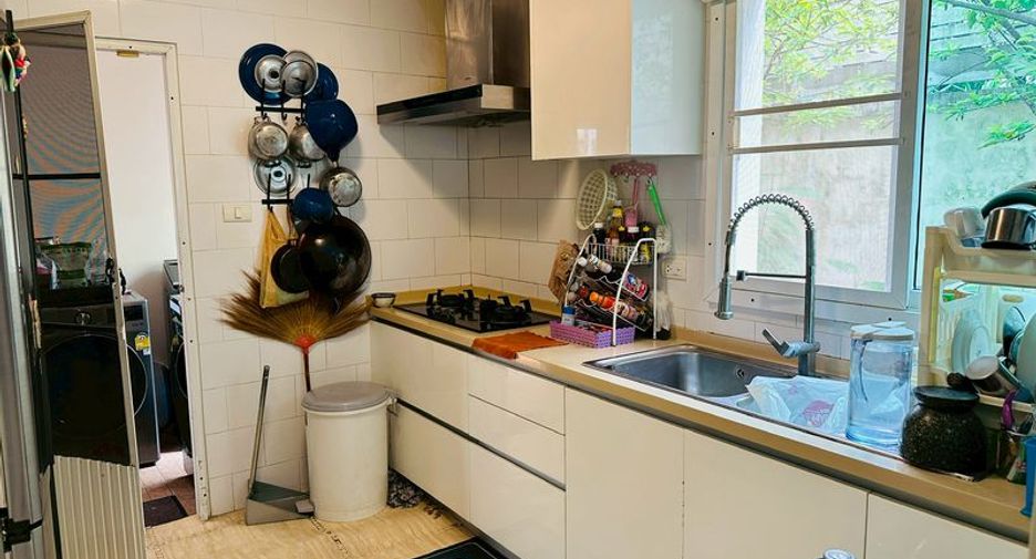 For sale 5 bedrooms house in Si Racha, Chonburi