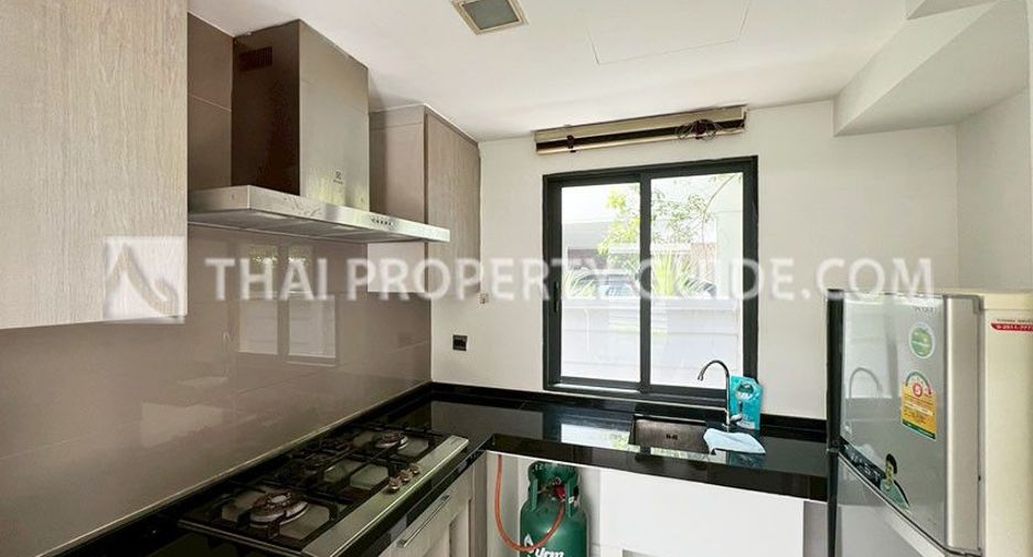 Haus zur Miete mit 4 Zimmer in Huai Khwang, Bangkok