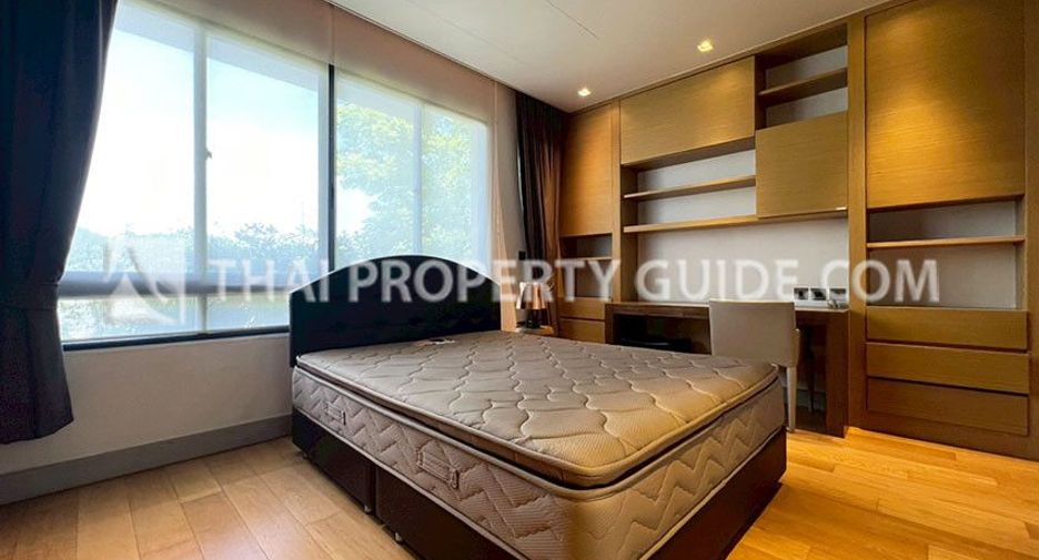 Haus zur Miete mit 4 Zimmer in Huai Khwang, Bangkok