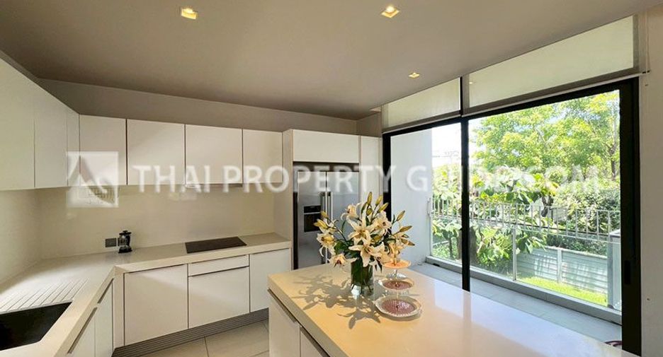 Haus zur Miete mit 4 Zimmer in Huai Khwang, Bangkok