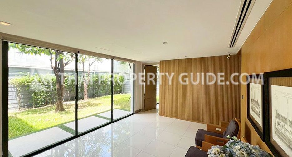 Haus zur Miete mit 4 Zimmer in Huai Khwang, Bangkok