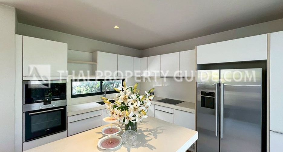 Haus zur Miete mit 4 Zimmer in Huai Khwang, Bangkok