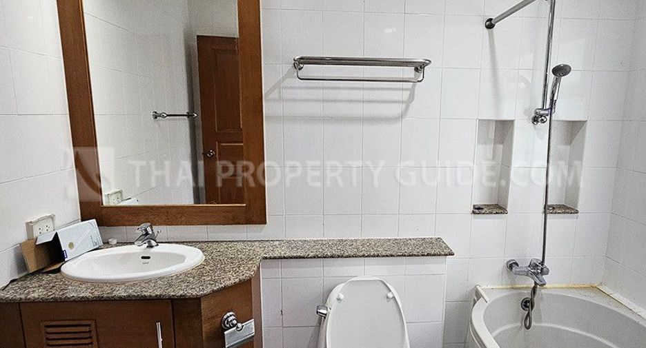 For rent 5 bedrooms house in Pak Kret, Nonthaburi