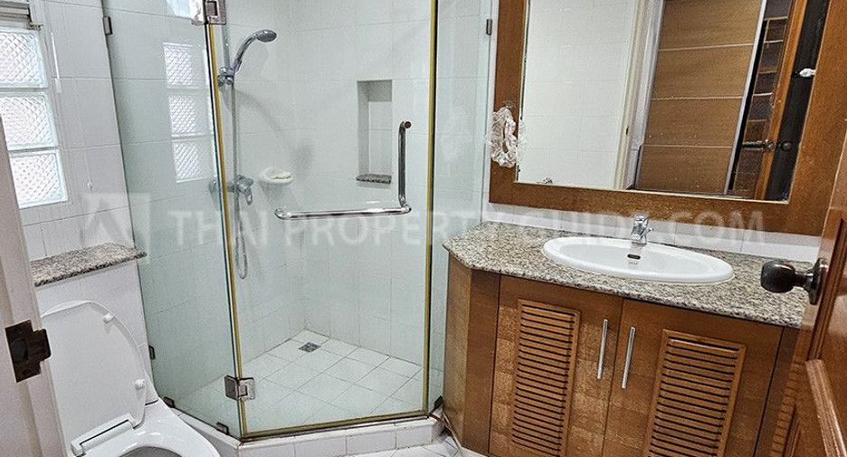 For rent 5 bedrooms house in Pak Kret, Nonthaburi