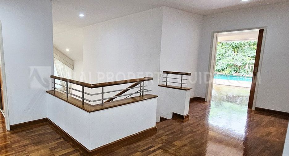 For rent 5 bedrooms house in Pak Kret, Nonthaburi