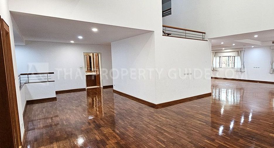 For rent 5 bedrooms house in Pak Kret, Nonthaburi