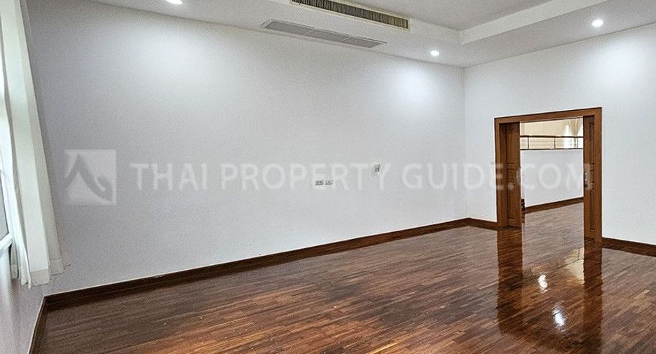 For rent 5 bedrooms house in Pak Kret, Nonthaburi