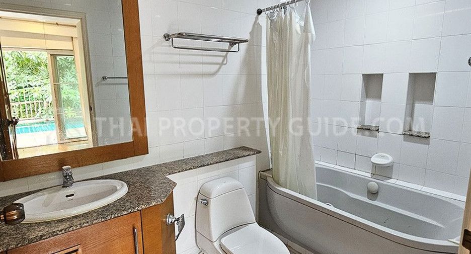 For rent 5 bedrooms house in Pak Kret, Nonthaburi
