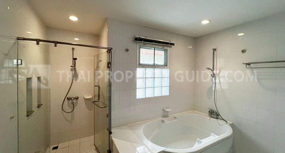 For rent 5 bedrooms house in Pak Kret, Nonthaburi