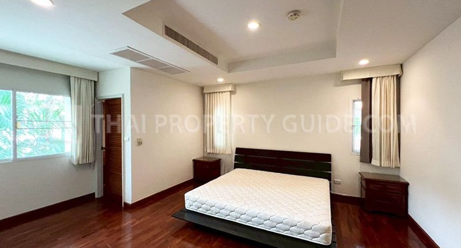 For rent 5 bedrooms house in Pak Kret, Nonthaburi