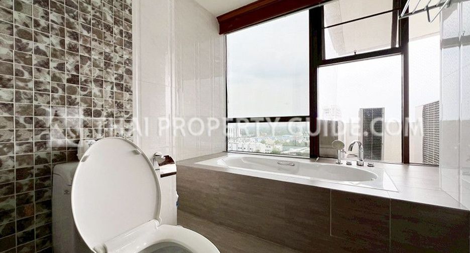 For rent 3 bedrooms condo in Yan Nawa, Bangkok