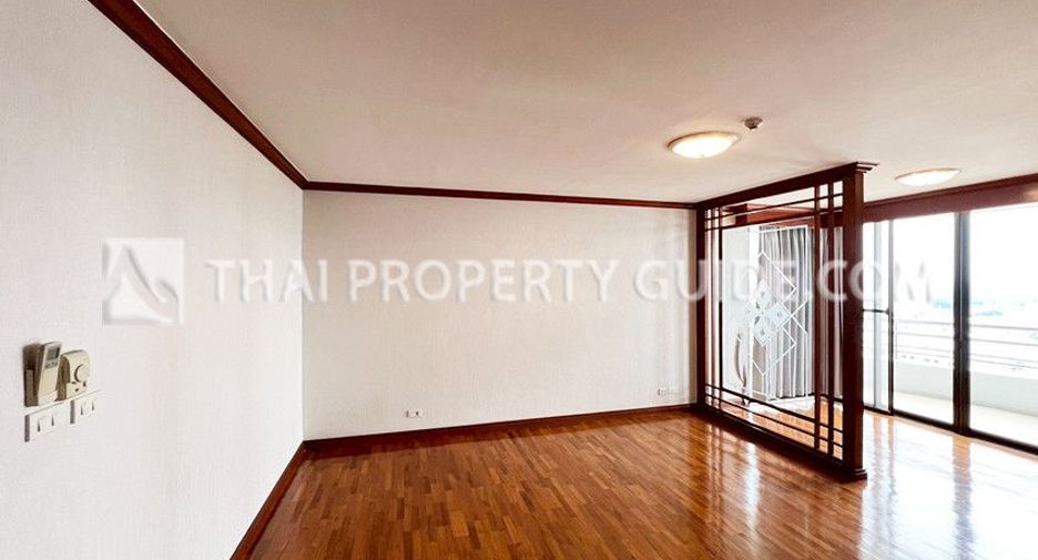 For rent 3 bedrooms condo in Yan Nawa, Bangkok
