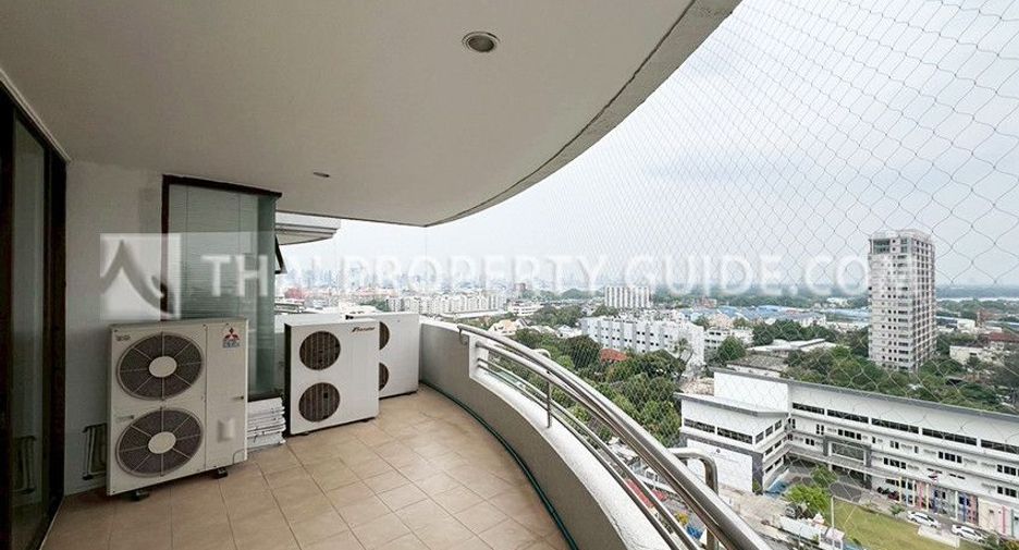 For rent 3 bedrooms condo in Yan Nawa, Bangkok