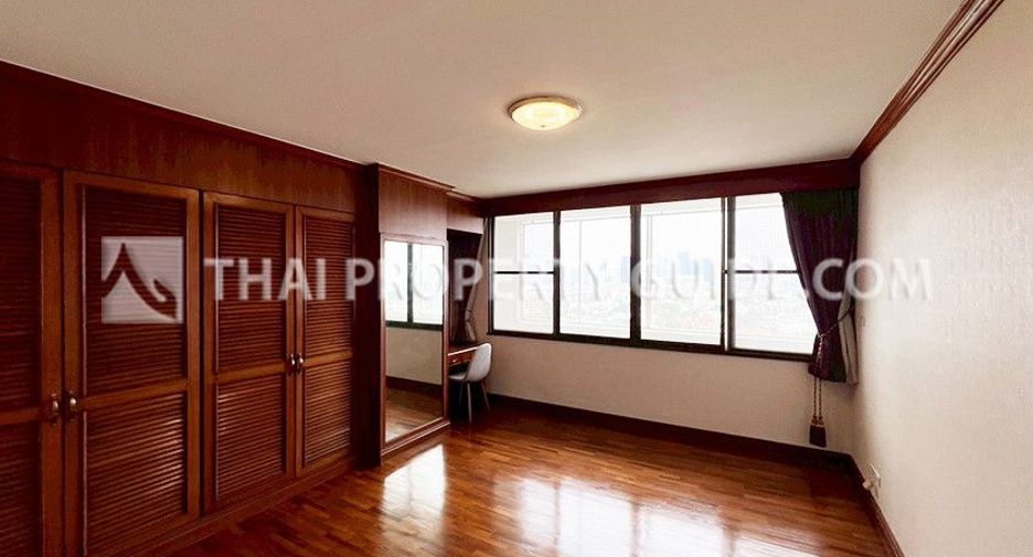 For rent 3 bedrooms condo in Yan Nawa, Bangkok