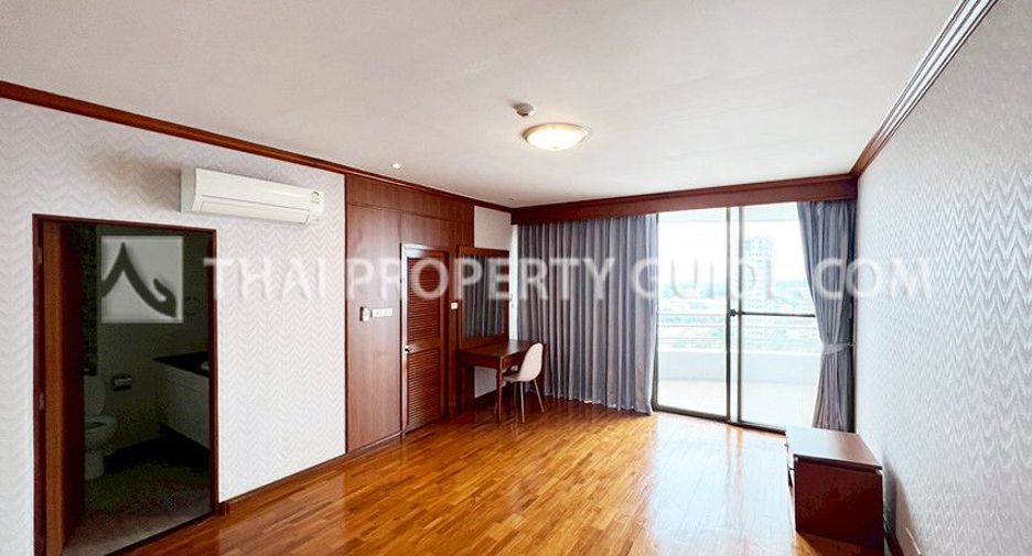 For rent 3 bedrooms condo in Yan Nawa, Bangkok