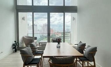 For rent 2 bedrooms condo in Pathum Wan, Bangkok