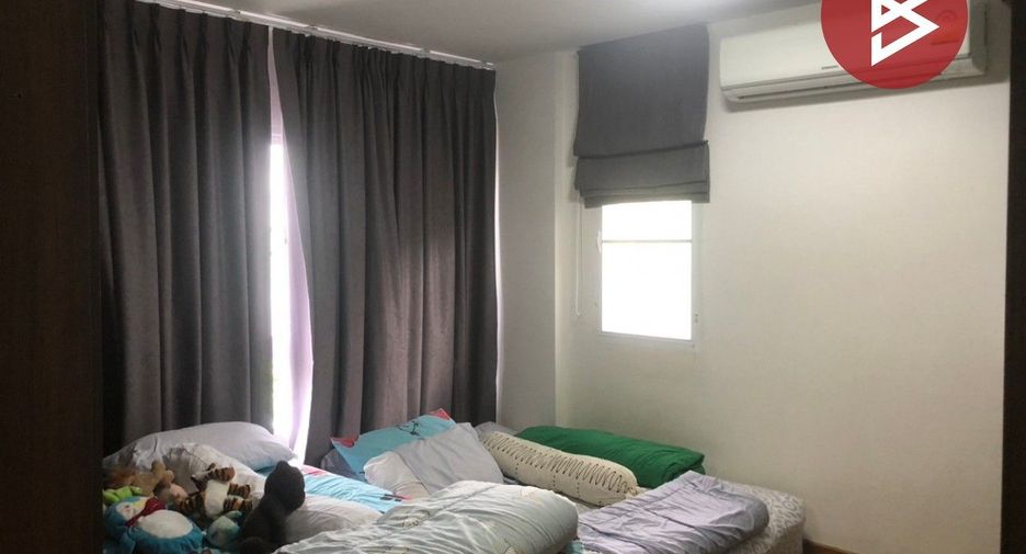 Продажа 3 спальни дом в Si Racha, Чонбури