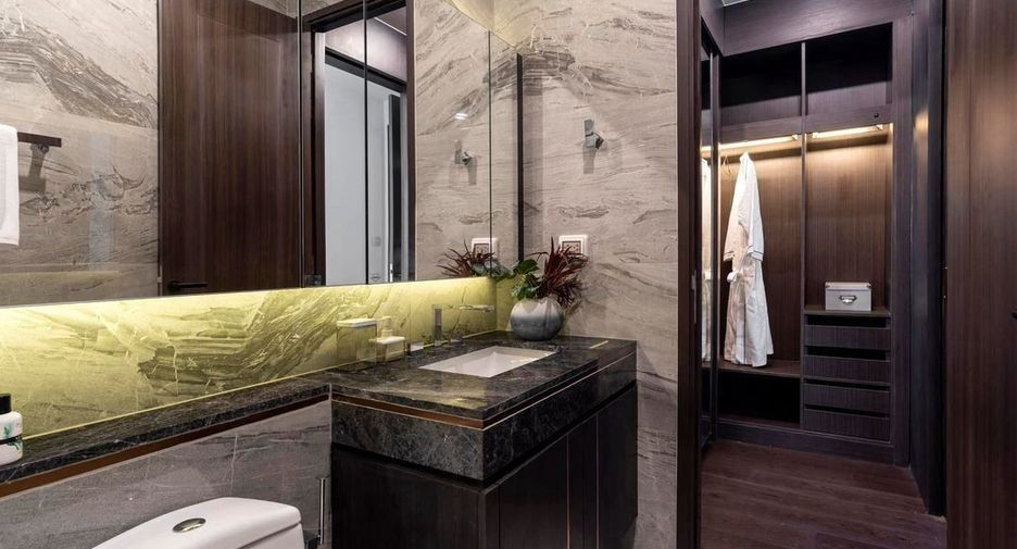 For rent 2 bedrooms condo in Khlong Toei, Bangkok