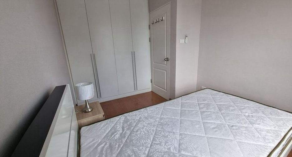 For rent 2 bedrooms condo in Huai Khwang, Bangkok
