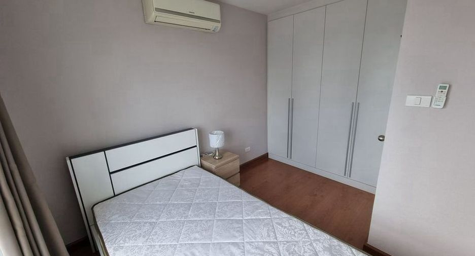 For rent 2 bedrooms condo in Huai Khwang, Bangkok