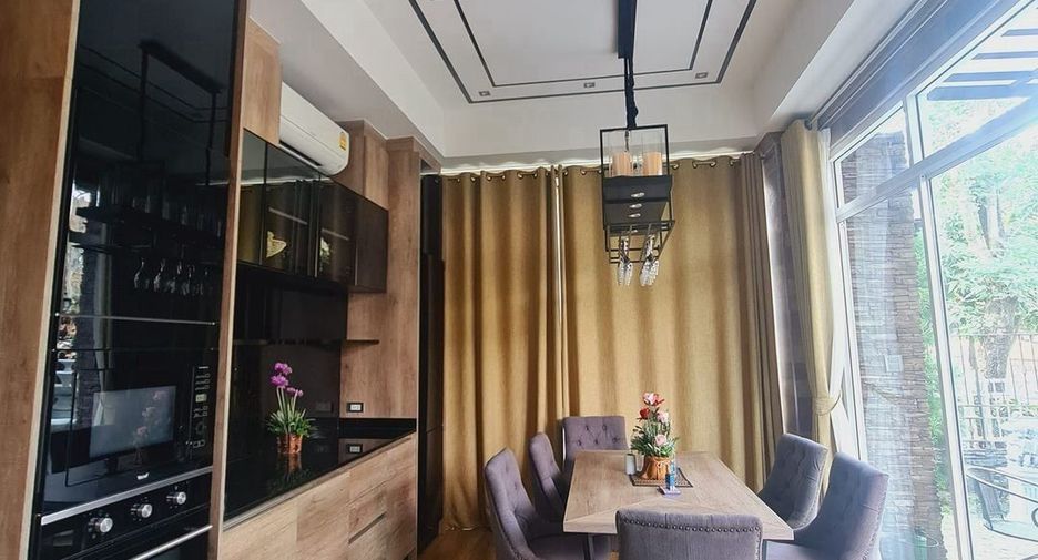 Casa en venta de 4 habitaciones en Bang Khae, Bangkok