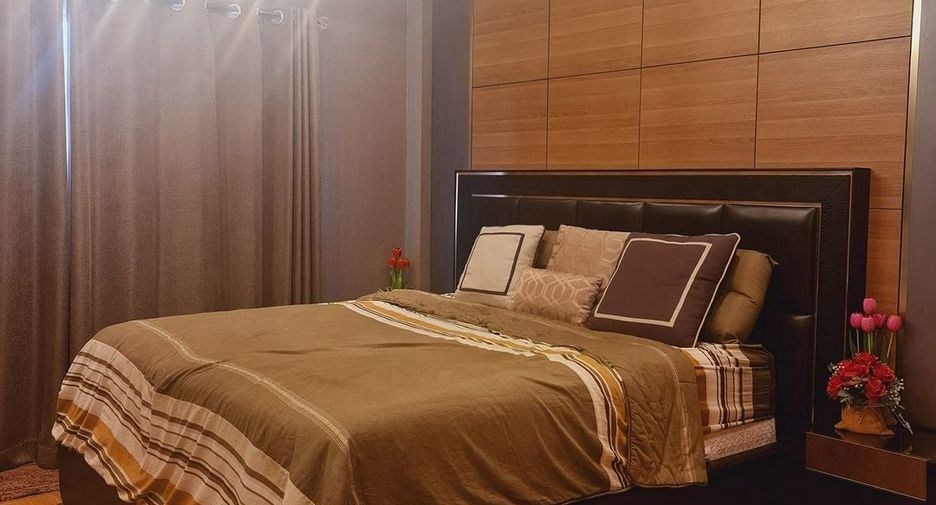 Casa en venta de 4 habitaciones en Bang Khae, Bangkok