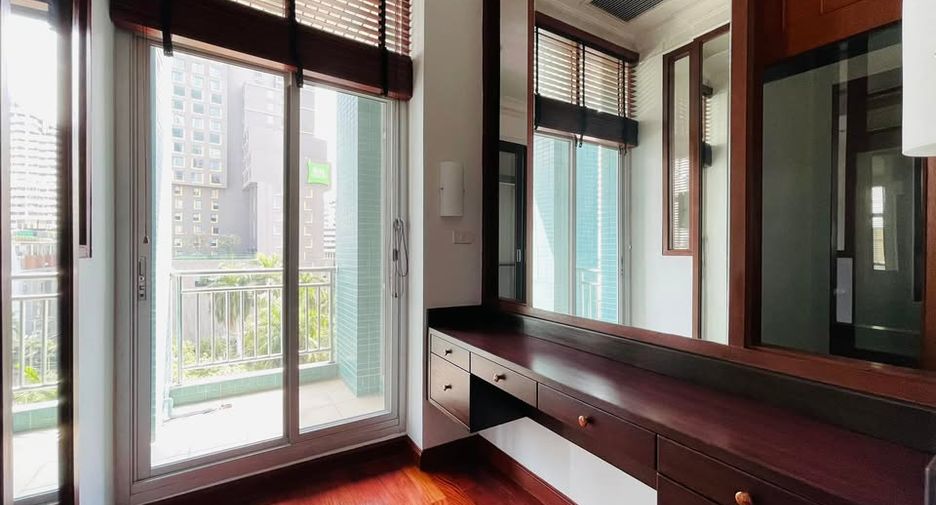 For rent 4 bedrooms condo in Thawi Watthana, Bangkok