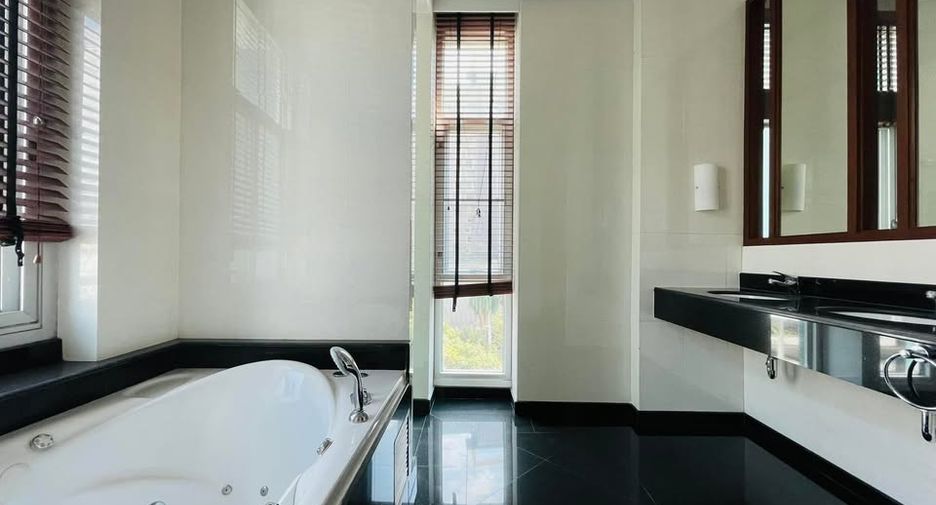 For rent 4 bedrooms condo in Thawi Watthana, Bangkok