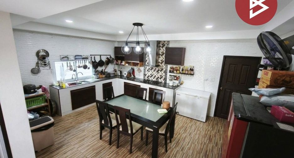 For sale 4 bedrooms house in Mueang Rayong, Rayong