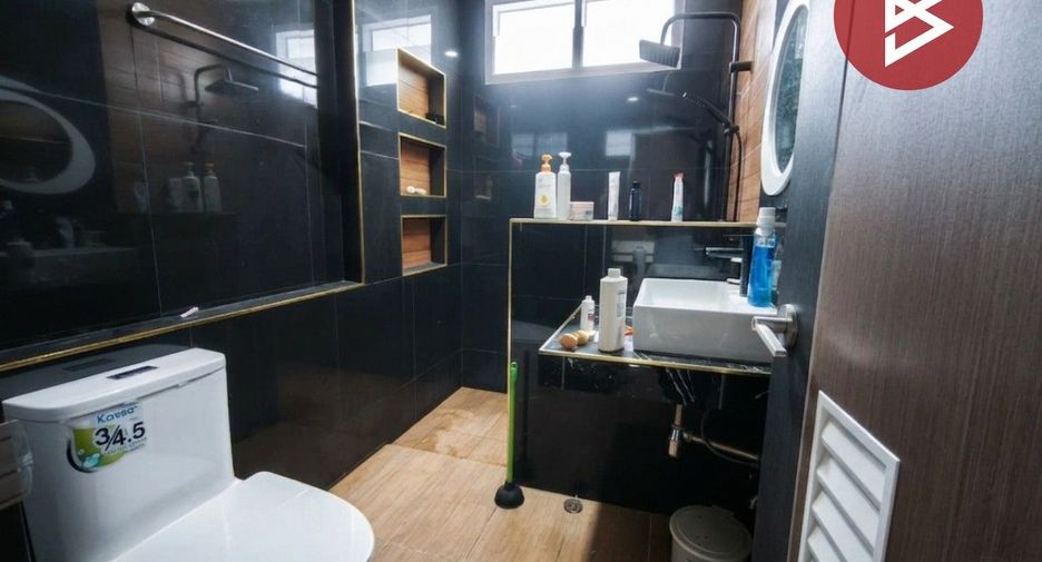 For sale 4 bedrooms house in Mueang Rayong, Rayong