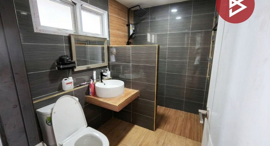 For sale 4 bedrooms house in Mueang Rayong, Rayong
