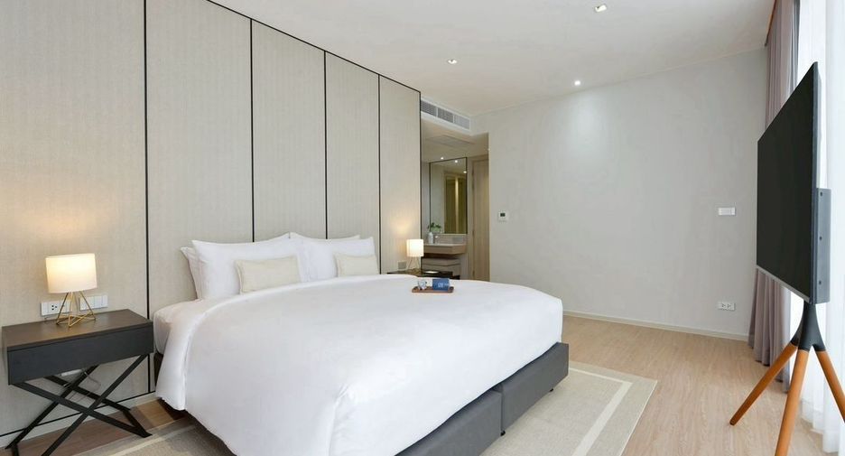 For rent 3 bedrooms condo in Khlong Toei, Bangkok