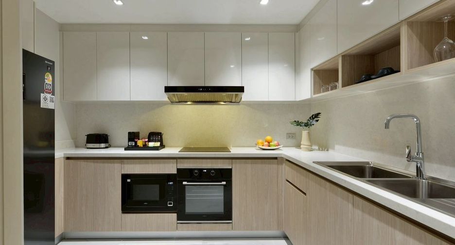 For rent 3 bedrooms condo in Khlong Toei, Bangkok