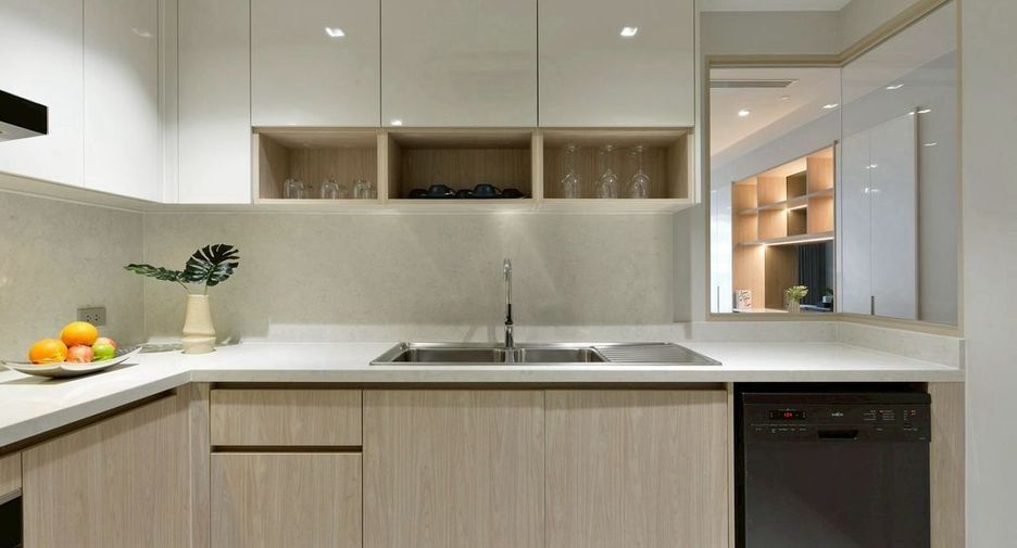 For rent 3 bedrooms condo in Khlong Toei, Bangkok