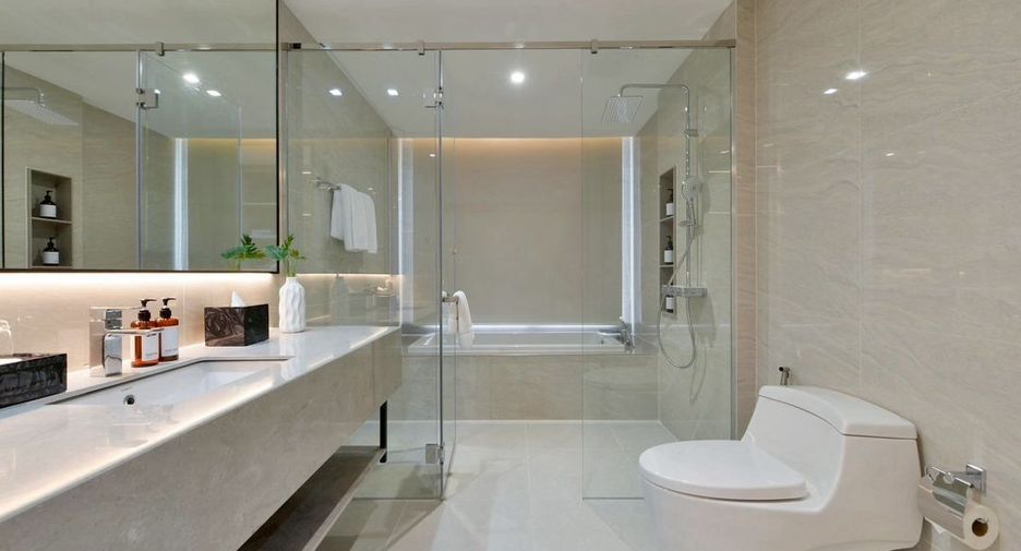 For rent 3 bedrooms condo in Khlong Toei, Bangkok