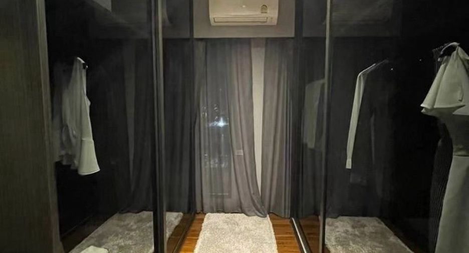For sale 5 bedrooms house in Wang Thonglang, Bangkok