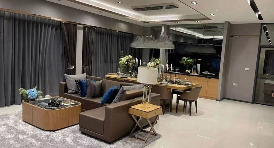 For sale 5 bedrooms house in Wang Thonglang, Bangkok