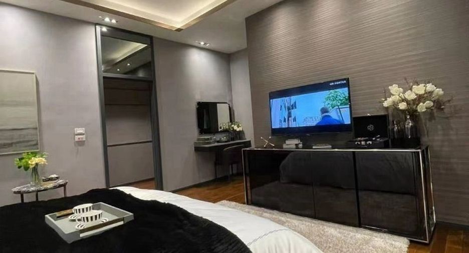 For sale 5 bedrooms house in Wang Thonglang, Bangkok