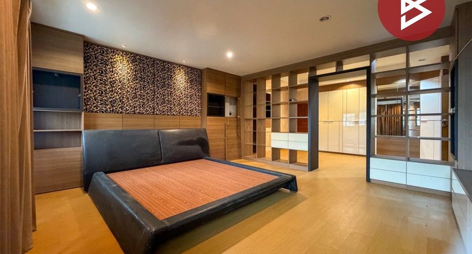 For sale 4 bedrooms townhouse in Rat Burana, Bangkok