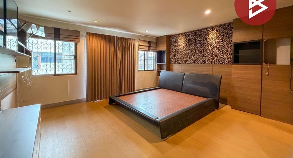 For sale 4 bedrooms townhouse in Rat Burana, Bangkok