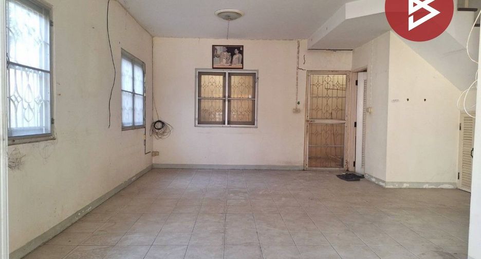For sale 3 bedrooms townhouse in Mueang Chachoengsao, Chachoengsao