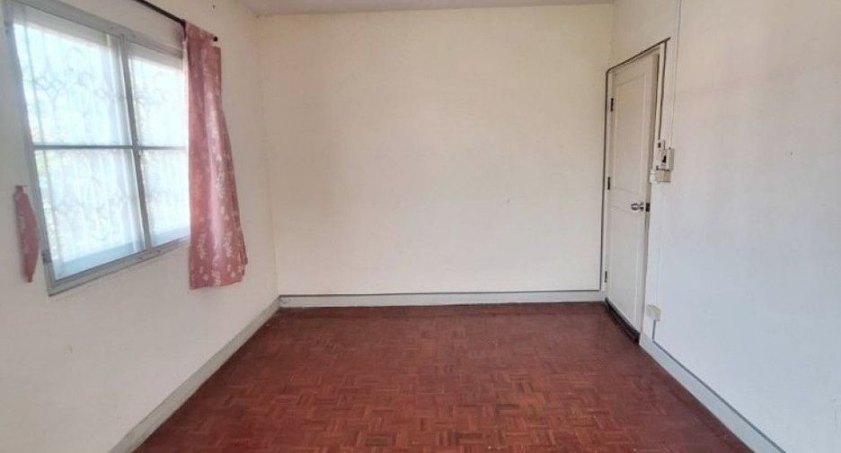 For sale 3 bedrooms townhouse in Mueang Chachoengsao, Chachoengsao