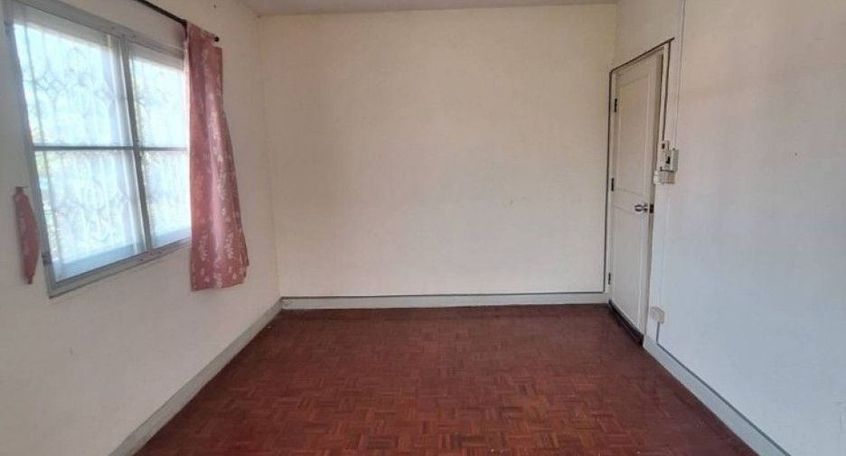 For sale 3 bedrooms townhouse in Mueang Chachoengsao, Chachoengsao